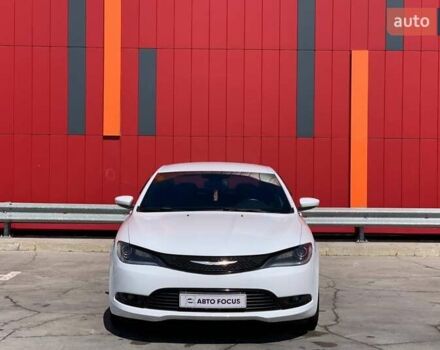 Белый Крайслер 200, объемом двигателя 3.6 л и пробегом 204 тыс. км за 12790 $, фото 2 на Automoto.ua