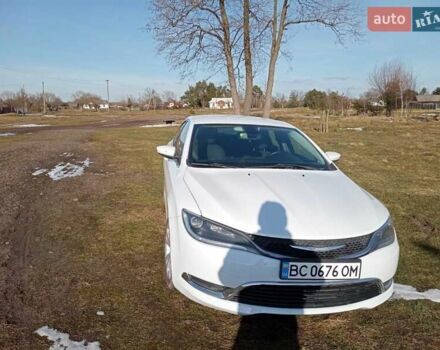 Белый Крайслер 200, объемом двигателя 2.4 л и пробегом 261 тыс. км за 9200 $, фото 1 на Automoto.ua