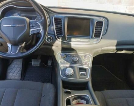 Білий Крайслер 200, об'ємом двигуна 2.36 л та пробігом 132 тис. км за 8900 $, фото 5 на Automoto.ua