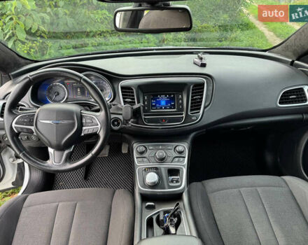 Белый Крайслер 200, объемом двигателя 2.36 л и пробегом 133 тыс. км за 8750 $, фото 5 на Automoto.ua
