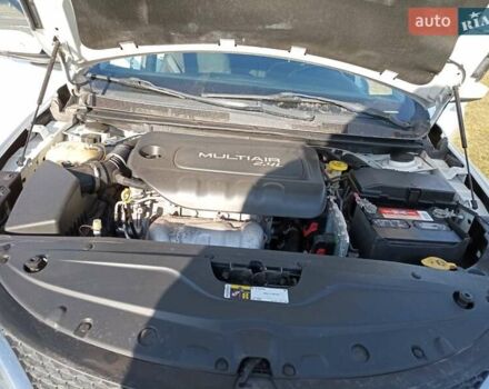 Крайслер 200 2015 в Львове на Automoto.ua Белый Крайслер 200, объемом двигателя 2.4 л и пробегом 261 тыс. км за 9200 $, фото 9 на Automoto.ua