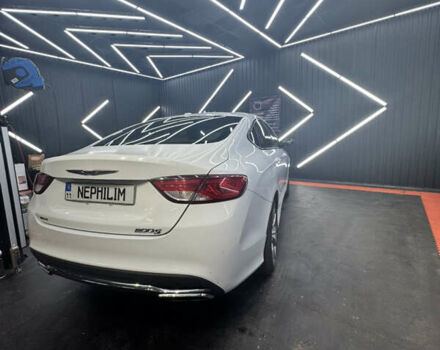 Белый Крайслер 200, объемом двигателя 2.36 л и пробегом 231 тыс. км за 7599 $, фото 4 на Automoto.ua