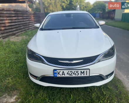 Белый Крайслер 200, объемом двигателя 2.36 л и пробегом 289 тыс. км за 9500 $, фото 1 на Automoto.ua