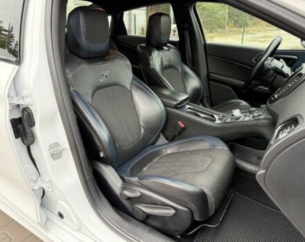 Белый Крайслер 200, объемом двигателя 3.6 л и пробегом 204 тыс. км за 9900 $, фото 21 на Automoto.ua