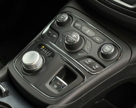 Белый Крайслер 200, объемом двигателя 3.6 л и пробегом 204 тыс. км за 9900 $, фото 23 на Automoto.ua