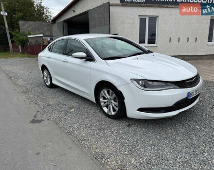 Белый Крайслер 200, объемом двигателя 2.36 л и пробегом 133 тыс. км за 8750 $, фото 2 на Automoto.ua