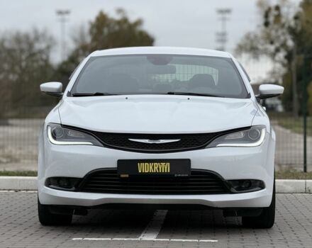 Белый Крайслер 200, объемом двигателя 3.6 л и пробегом 204 тыс. км за 9900 $, фото 1 на Automoto.ua