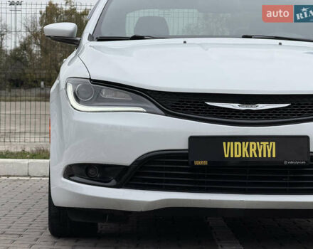 Белый Крайслер 200, объемом двигателя 3.6 л и пробегом 204 тыс. км за 10900 $, фото 5 на Automoto.ua