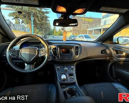 Білий Крайслер 200, об'ємом двигуна 2.4 л та пробігом 150 тис. км за 11999 $, фото 5 на Automoto.ua