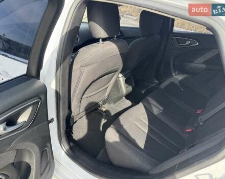 Белый Крайслер 200, объемом двигателя 2.4 л и пробегом 160 тыс. км за 9300 $, фото 10 на Automoto.ua