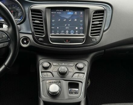 Белый Крайслер 200, объемом двигателя 3.6 л и пробегом 204 тыс. км за 9900 $, фото 14 на Automoto.ua