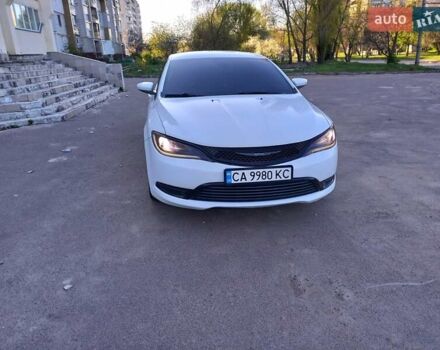 Белый Крайслер 200, объемом двигателя 2.36 л и пробегом 122 тыс. км за 11700 $, фото 6 на Automoto.ua