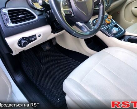 Белый Крайслер 200, объемом двигателя 2.4 л и пробегом 125 тыс. км за 9500 $, фото 8 на Automoto.ua