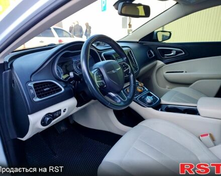 Белый Крайслер 200, объемом двигателя 2.4 л и пробегом 125 тыс. км за 9500 $, фото 2 на Automoto.ua