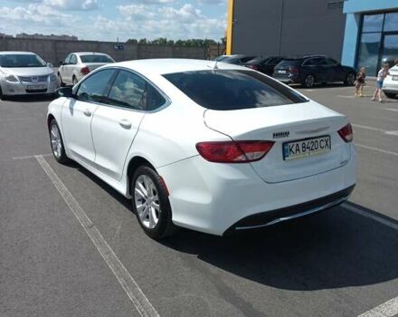 Білий Крайслер 200, об'ємом двигуна 2.36 л та пробігом 178 тис. км за 11200 $, фото 5 на Automoto.ua