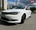 Белый Крайслер 200, объемом двигателя 2.36 л и пробегом 200 тыс. км за 9700 $, фото 1 на Automoto.ua