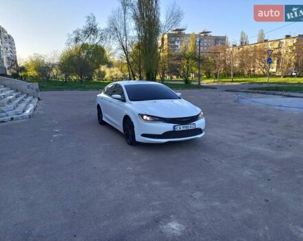 Белый Крайслер 200, объемом двигателя 2.36 л и пробегом 122 тыс. км за 11700 $, фото 3 на Automoto.ua