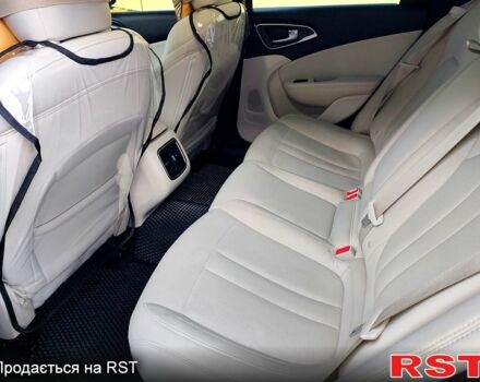 Белый Крайслер 200, объемом двигателя 2.4 л и пробегом 125 тыс. км за 9500 $, фото 12 на Automoto.ua