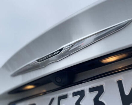 Білий Крайслер 200, об'ємом двигуна 3.61 л та пробігом 186 тис. км за 10600 $, фото 6 на Automoto.ua