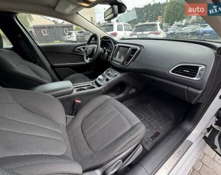 Білий Крайслер 200, об'ємом двигуна 2.4 л та пробігом 101 тис. км за 9500 $, фото 24 на Automoto.ua