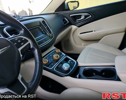 Белый Крайслер 200, объемом двигателя 2.4 л и пробегом 125 тыс. км за 9500 $, фото 3 на Automoto.ua