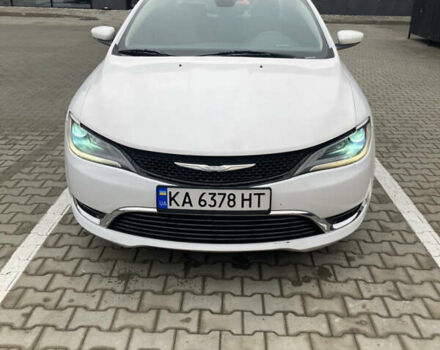 Белый Крайслер 200, объемом двигателя 2.36 л и пробегом 87 тыс. км за 11000 $, фото 1 на Automoto.ua
