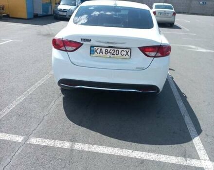 Білий Крайслер 200, об'ємом двигуна 2.36 л та пробігом 178 тис. км за 11200 $, фото 4 на Automoto.ua