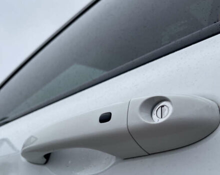 Білий Крайслер 200, об'ємом двигуна 3.61 л та пробігом 186 тис. км за 10600 $, фото 8 на Automoto.ua