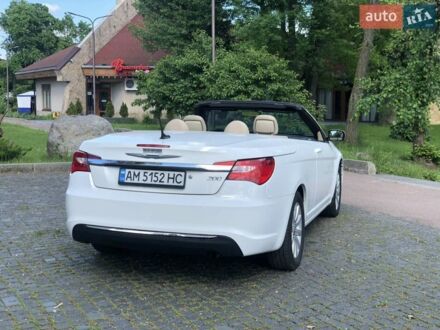 Білий Крайслер 200, об'ємом двигуна 2.4 л та пробігом 177 тис. км за 7800 $, фото 1 на Automoto.ua