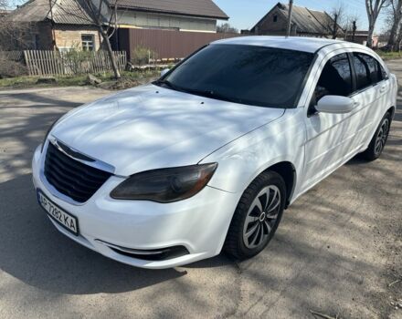 Белый Крайслер 200, объемом двигателя 2.4 л и пробегом 310 тыс. км за 5900 $, фото 1 на Automoto.ua