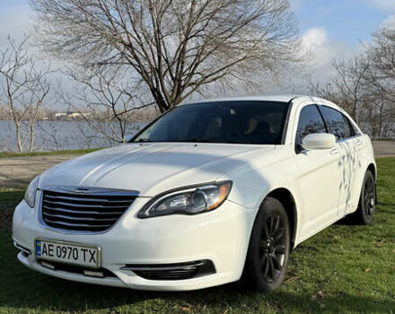Білий Крайслер 200, об'ємом двигуна 2.36 л та пробігом 178 тис. км за 6500 $, фото 1 на Automoto.ua