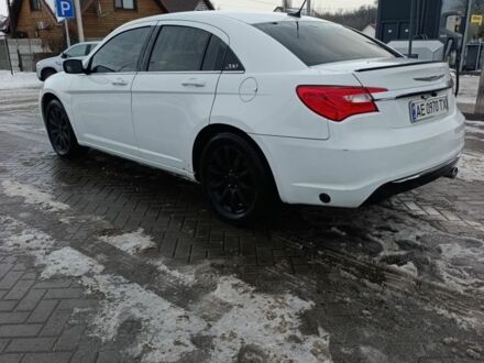 Білий Крайслер 200, об'ємом двигуна 2 л та пробігом 170 тис. км за 7788 $, фото 1 на Automoto.ua