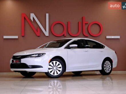 Белый Крайслер 200, объемом двигателя 2.4 л и пробегом 111 тыс. км за 8900 $, фото 1 на Automoto.ua