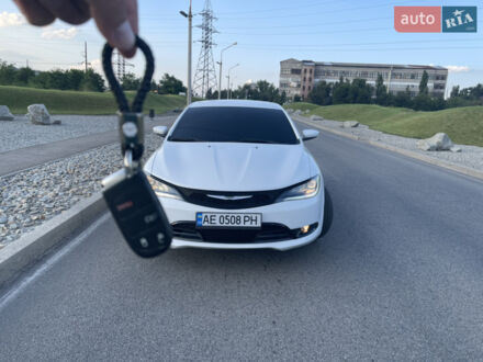 Белый Крайслер 200, объемом двигателя 2.4 л и пробегом 171 тыс. км за 10600 $, фото 1 на Automoto.ua