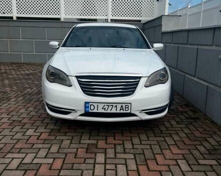 Белый Крайслер 200, объемом двигателя 2.36 л и пробегом 191 тыс. км за 7300 $, фото 1 на Automoto.ua