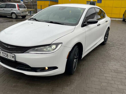 Белый Крайслер 200, объемом двигателя 2.36 л и пробегом 203 тыс. км за 8700 $, фото 1 на Automoto.ua