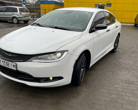 Белый Крайслер 200, объемом двигателя 2.36 л и пробегом 203 тыс. км за 8700 $, фото 1 на Automoto.ua