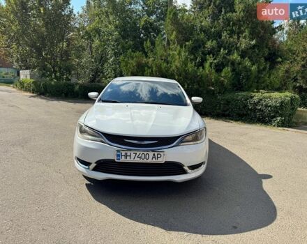 Белый Крайслер 200, объемом двигателя 2.4 л и пробегом 300 тыс. км за 9000 $, фото 1 на Automoto.ua