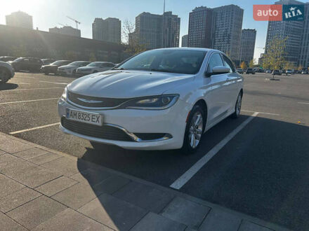 Белый Крайслер 200, объемом двигателя 2.4 л и пробегом 170 тыс. км за 10500 $, фото 1 на Automoto.ua