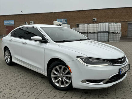 Белый Крайслер 200, объемом двигателя 2.36 л и пробегом 270 тыс. км за 8700 $, фото 1 на Automoto.ua