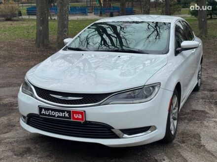 Крайслер 200 2014 у Києві на Automoto.ua Білий Крайслер 200, об'ємом двигуна 2.4 л та пробігом 160 тис. км за 10390 $, фото 1 на Automoto.ua