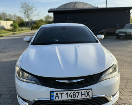 Белый Крайслер 200, объемом двигателя 2.36 л и пробегом 163 тыс. км за 10800 $, фото 1 на Automoto.ua