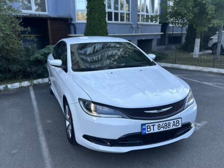 Белый Крайслер 200, объемом двигателя 2.36 л и пробегом 155 тыс. км за 10500 $, фото 1 на Automoto.ua