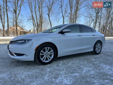 Белый Крайслер 200, объемом двигателя 2.4 л и пробегом 135 тыс. км за 12000 $, фото 1 на Automoto.ua