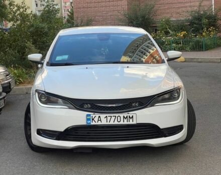 Белый Крайслер 200, объемом двигателя 2.4 л и пробегом 250 тыс. км за 11786 $, фото 1 на Automoto.ua