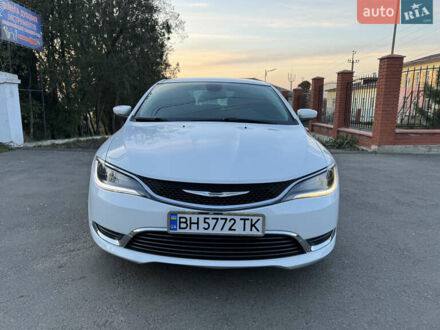 Крайслер 200 2015 в Овидиополе на Automoto.ua Белый Крайслер 200, объемом двигателя 2.4 л и пробегом 180 тыс. км за 9900 $, фото 1 на Automoto.ua