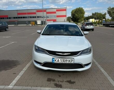 Білий Крайслер 200, об'ємом двигуна 2.36 л та пробігом 132 тис. км за 9000 $, фото 1 на Automoto.ua