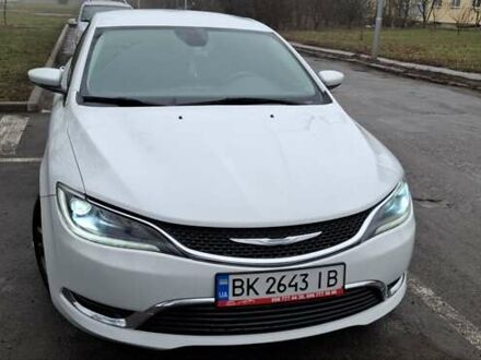 Крайслер 200 2015 в Лубнах на Automoto.ua Белый Крайслер 200, объемом двигателя 2.36 л и пробегом 117 тыс. км за 9800 $, фото 1 на Automoto.ua