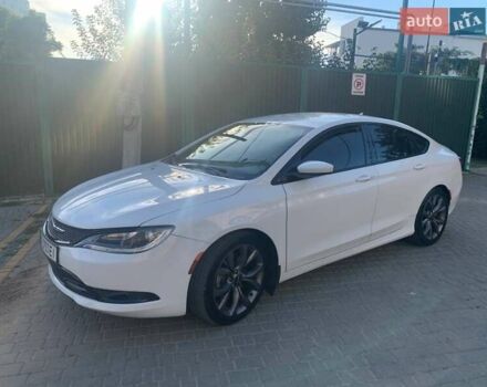 Белый Крайслер 200, объемом двигателя 2.4 л и пробегом 130 тыс. км за 11500 $, фото 1 на Automoto.ua