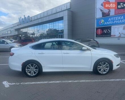 Белый Крайслер 200, объемом двигателя 2.36 л и пробегом 184 тыс. км за 9600 $, фото 1 на Automoto.ua